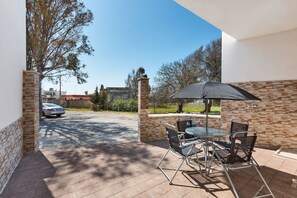 屋外ダイニングエリア