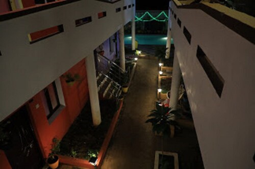 MAPPLE LEAF BEACH RESORT