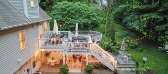 Private hidden gem walking distance to town, restaurants, and shopping!