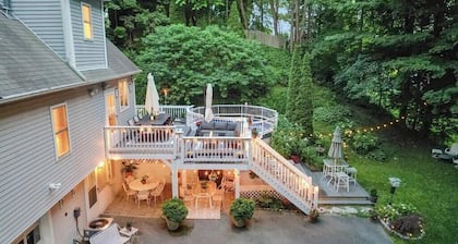 Private hidden gem walking distance to town, restaurants, and shopping!