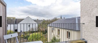 Bright Duplex Apartment in Centre of St. Andrews with roof top terrace