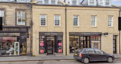 Bright Duplex Apartment in Centre of St. Andrews with roof top terrace