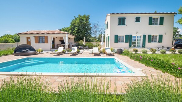 Piscine extérieure