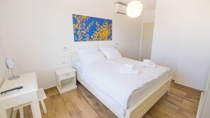 2 bedrooms, iron/ironing board, free WiFi, bed sheets - Anima Calma - family villa surrounded with vineyards and olive groves (Marcana)