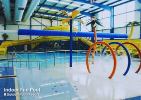 Una piscina cubierta