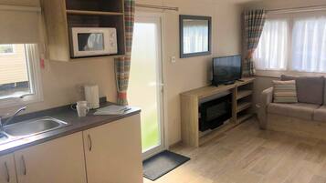 Trailer luxo | 2 quartos, roupa de cama