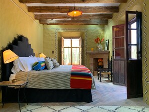 Su Hermana | Minibar, in-room safe, desk, blackout curtains - Meson Hidalgo (San Miguel de Allende)