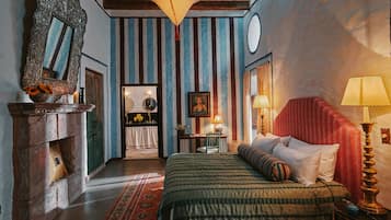 Chana | Minibar, in-room safe, desk, blackout drapes