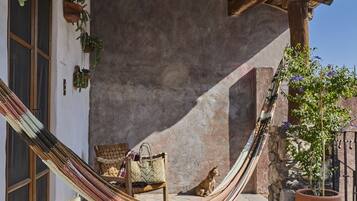 Juana | Terrace/patio