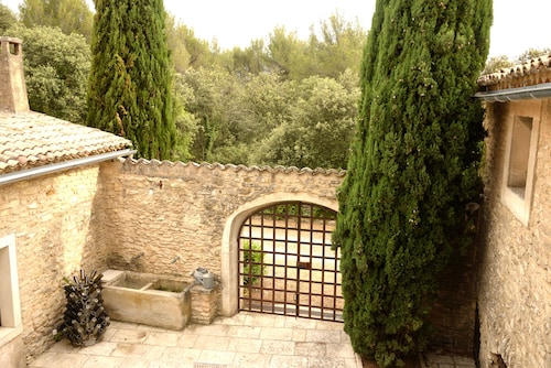 House with large pool in Ménerbes, Luberon