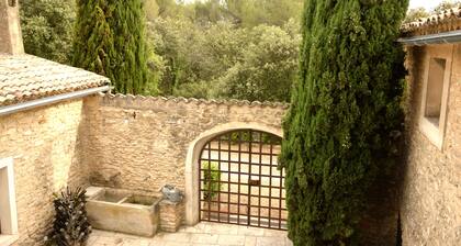 House with large pool in Ménerbes, Luberon
