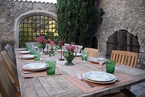 Outdoor dining - Stone farmhouse with large pool in Ménerbes, Luberon (Ménerbes)
