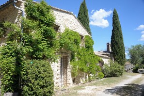 Exterior - Stone farmhouse with large pool in Ménerbes, Luberon (Ménerbes)