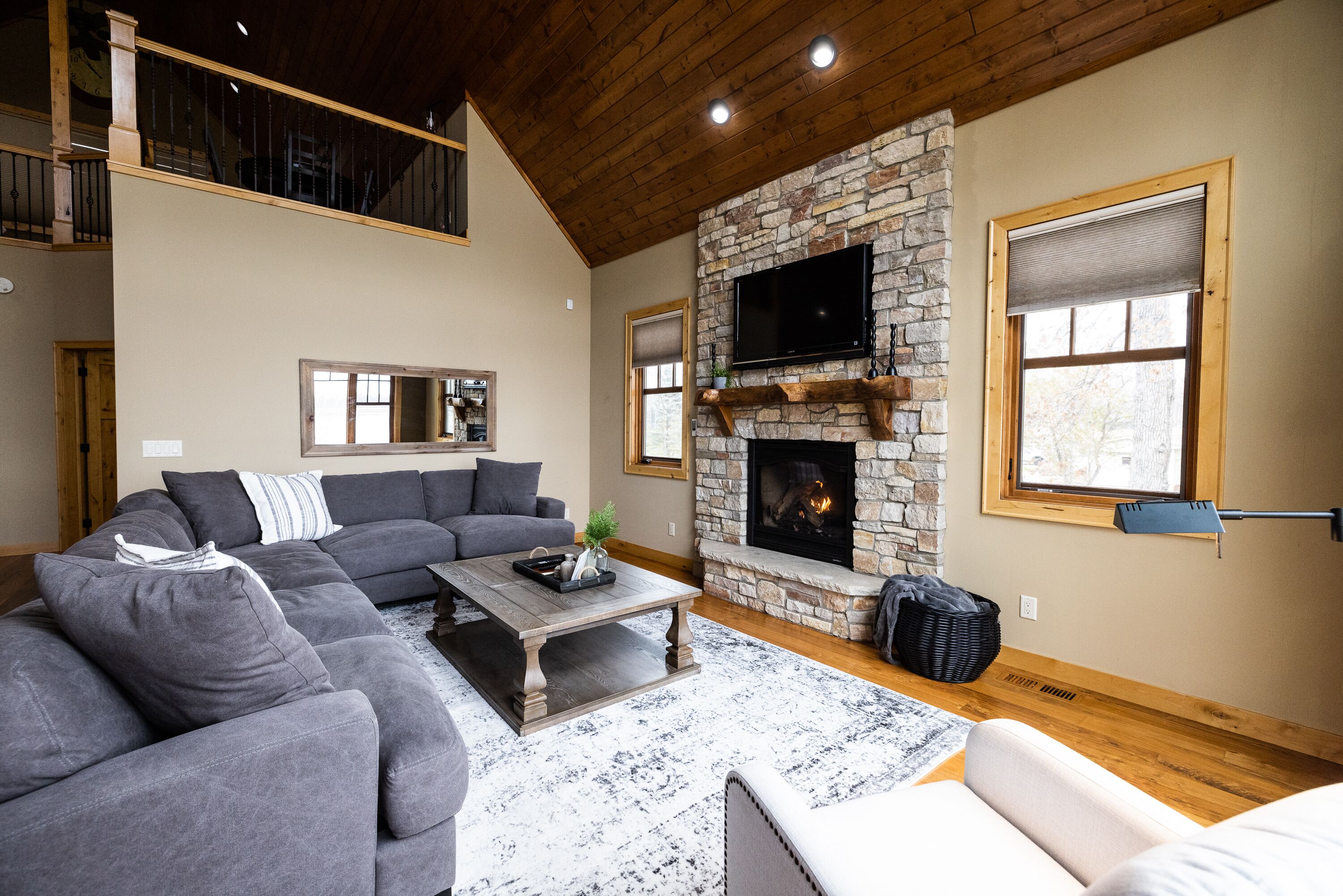 **NEW** Beautiful Lake House with Private Beach - Great for Families