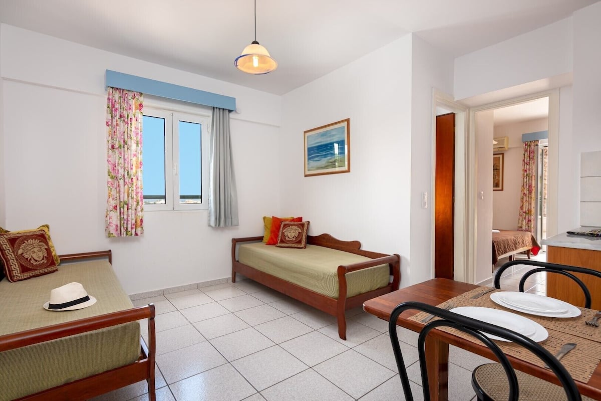 Apartment | Living area | 32-inch flat-screen TV with satellite channels, TV