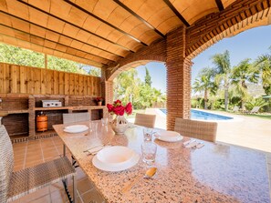 Outdoor dining - Cubo's Casa Rural El Alba / private pool / BBQ / free wifi (Alhaurín el Grande)