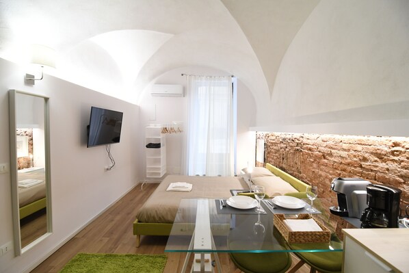 1 bedroom, travel cot, free WiFi, bed sheets