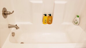Combined shower/bathtub, hair dryer, towels, soap - Deer View Cottage on 16 Acres, King Size Bed, No Pet Fee (Grovetown)