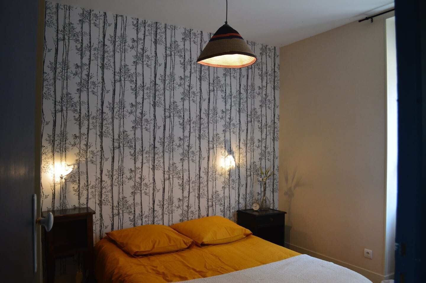 4 slaapkamers, een strijkplank/strijkijzer, reisbedje, gratis wifi