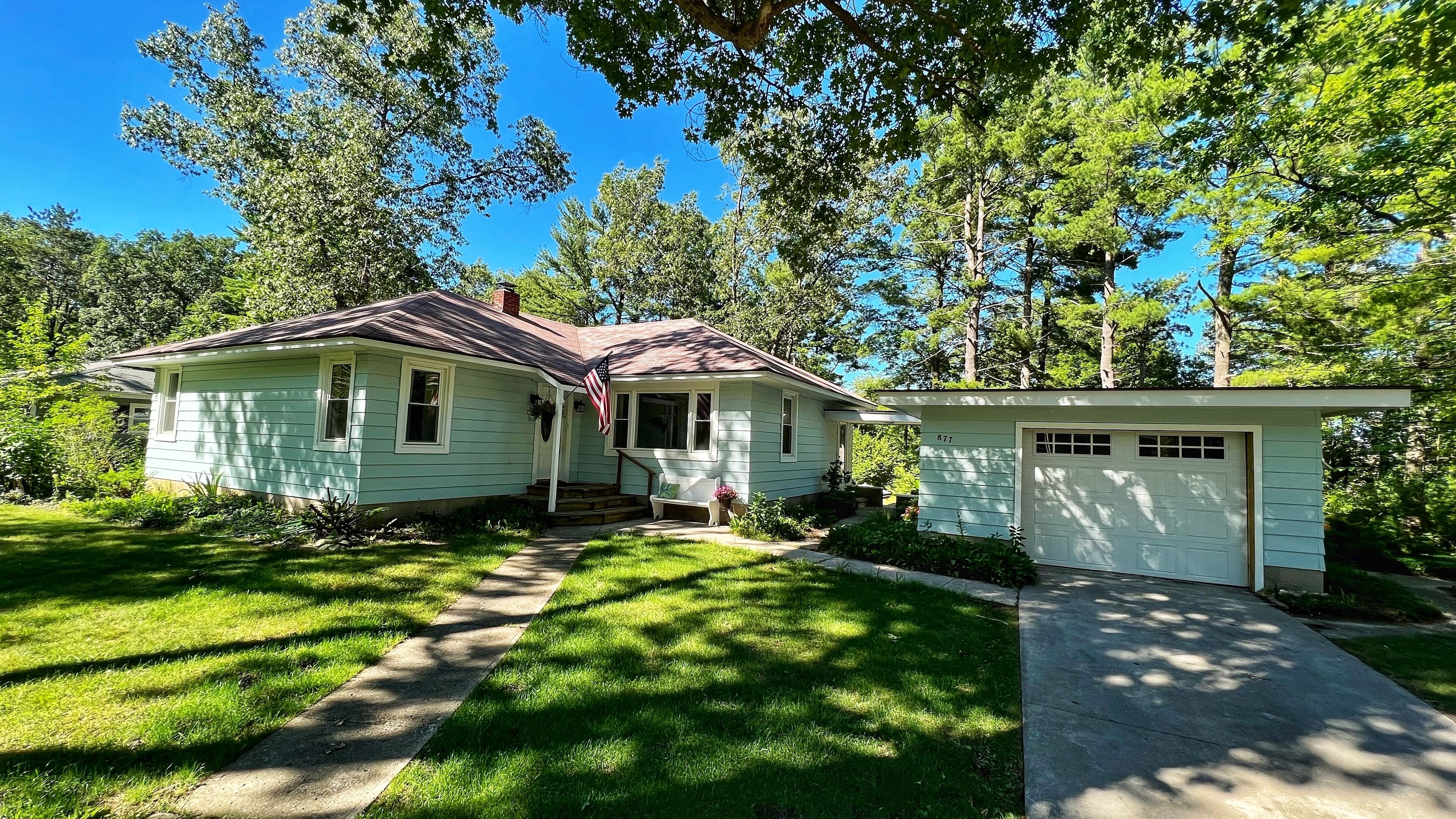 Freshly Renovated  Ranch Close to Town and Ready for Summer Fun!