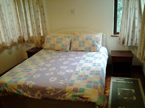 2 habitaciones, tabla de planchar con plancha, wifi y ropa de cama 