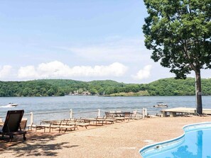 Terrace/patio - Lakefront Retreat, Near Margaritaville, Stunning View (Osage Beach)