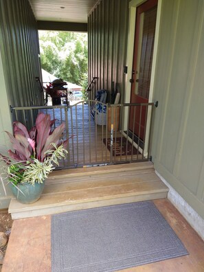 Exterior detail - Comfortable, Classy Farmstay Studio, walk to secluded world-class Kahili Beach (Kilauea)