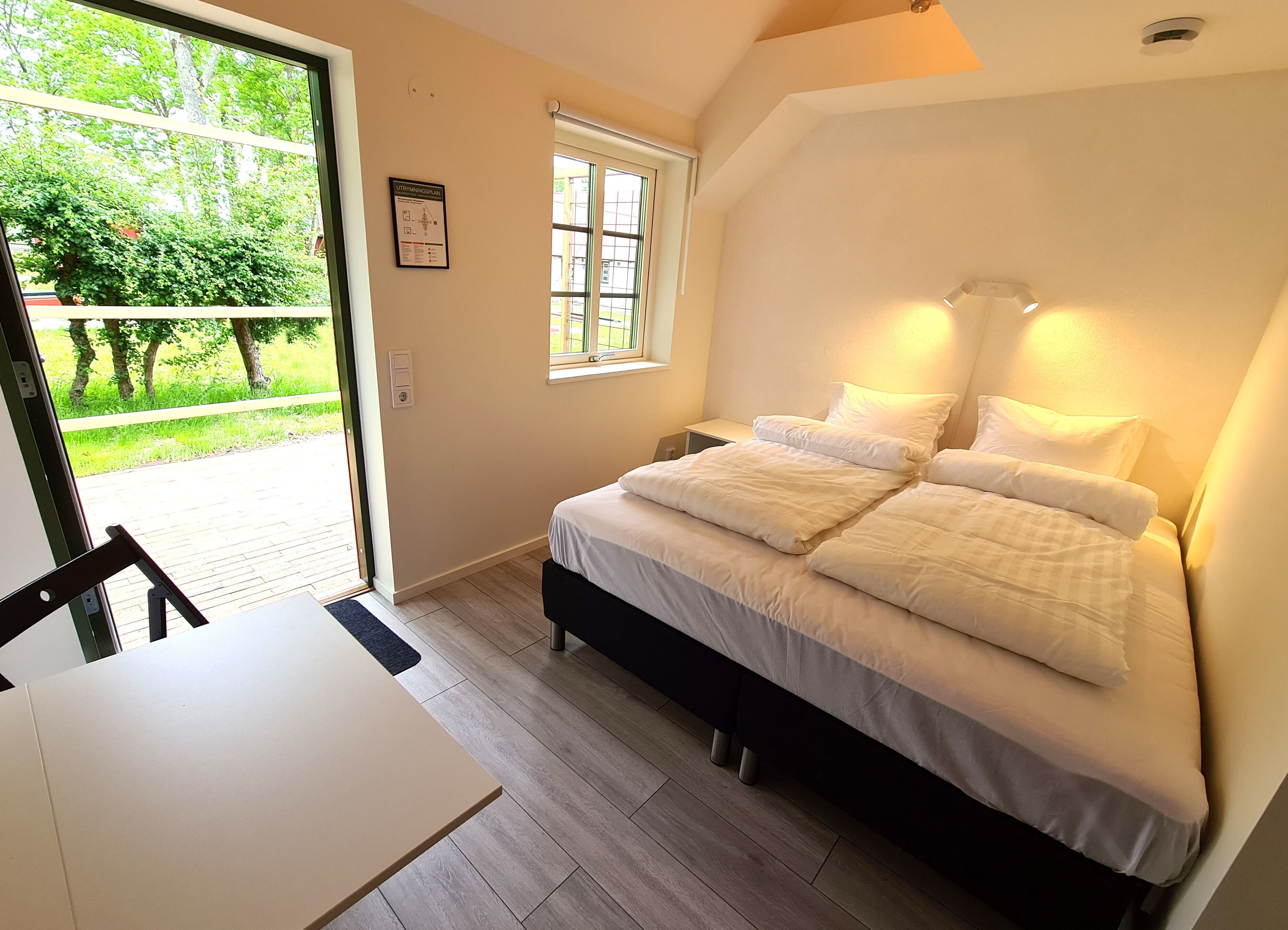 Memory foam beds, desk, laptop workspace, soundproofing