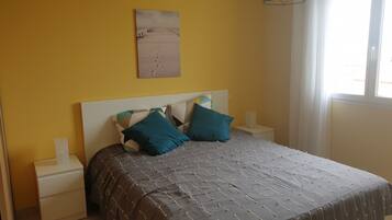 5 bedrooms, travel crib, free WiFi, bed sheets