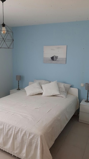 5 bedrooms, travel crib, free WiFi, bed sheets