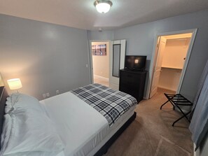 3 bedrooms, desk, iron/ironing board, travel cot