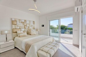 4 Schlafzimmer, Zimmersafe, Bügeleisen/Bügelbrett, kostenloses WLAN