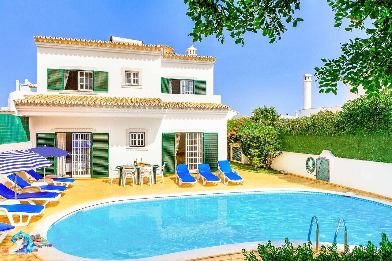 Torcato - Near amenities, W\/ Private pool, Air\/Con, BBQ, Free Wi-Fi