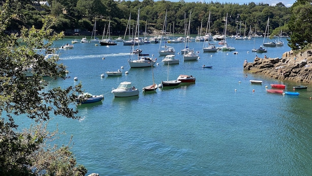 A marina with numerous boats docked, surrounded by trees and a rocky shoreline. - Port Manech house 400 m from the beach, Pouldon cove 100 m away, small river view (Névez)