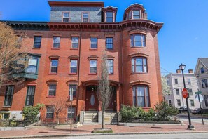 Exterior - Completely remodeled 2 bedroom apartment in Portland's West End (Portland)