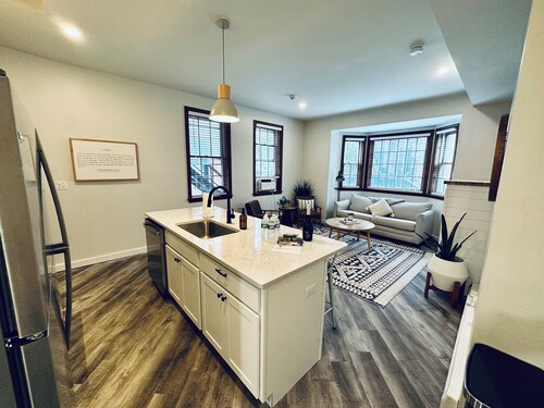 Completely remodeled 2 bedroom apartment in Portland's West End