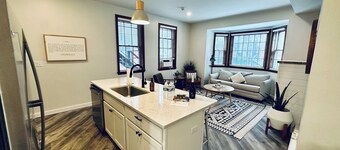 Completely remodeled 2 bedroom apartment in Portland's West End