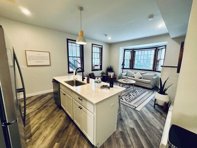 Completely remodeled 2 bedroom apartment in Portland's West End