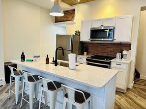 Fridge, microwave, oven, stovetop - Completely remodeled 2 bedroom apartment in Portland's West End (Portland)