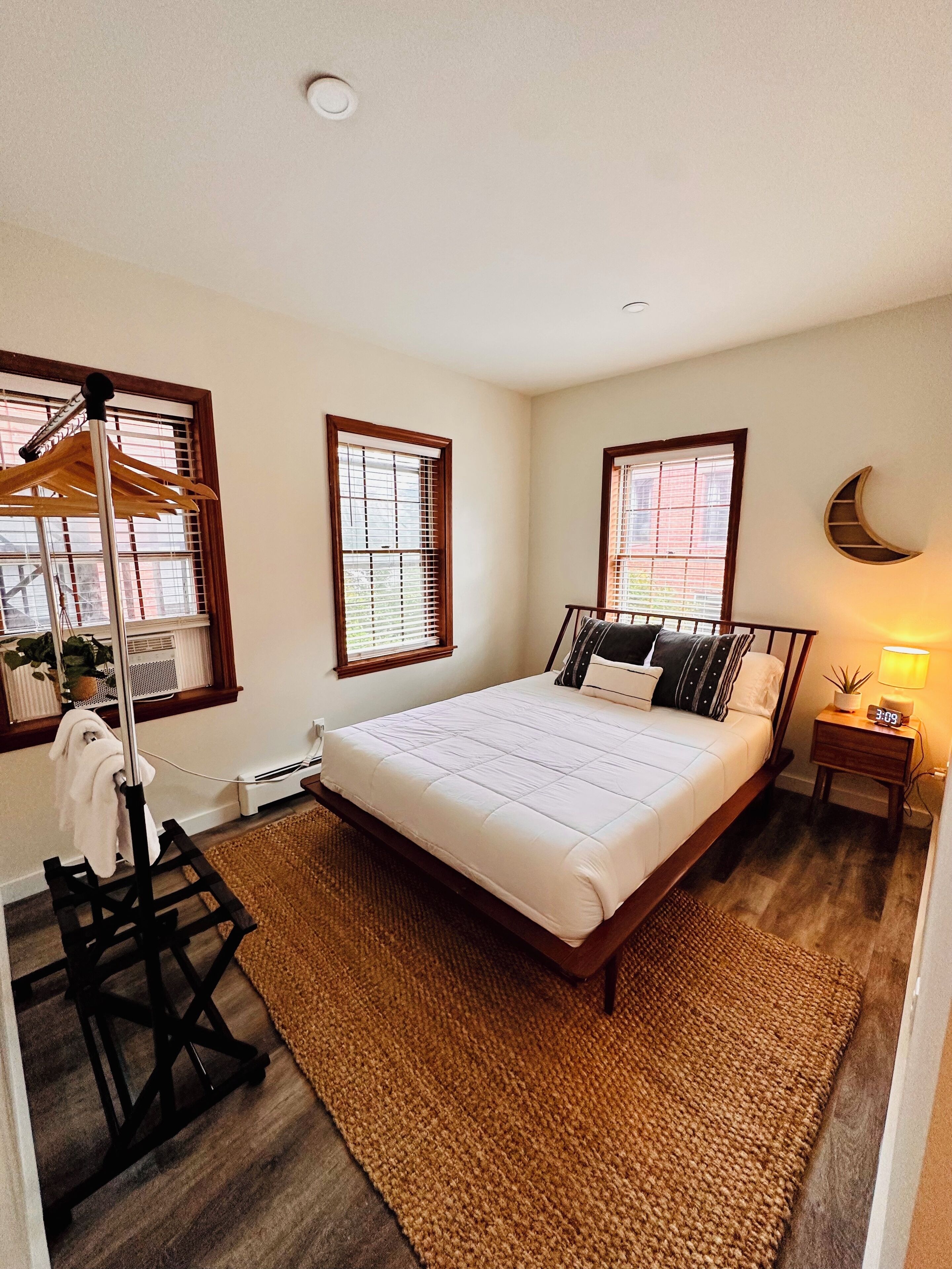 Completely remodeled 2 bedroom apartment in Portland's West End