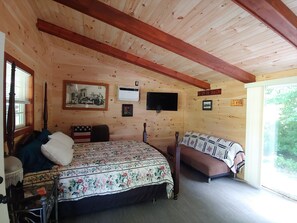 Room - Have your own Cabin in the Mt. with a Mt.. Creek at your back porch (TELLICO PLAINS)