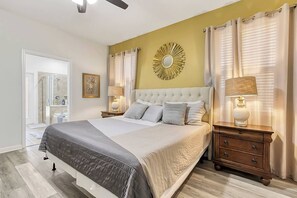 8 chambres, bureau, fer et planche Ă repasser, lit parapluie