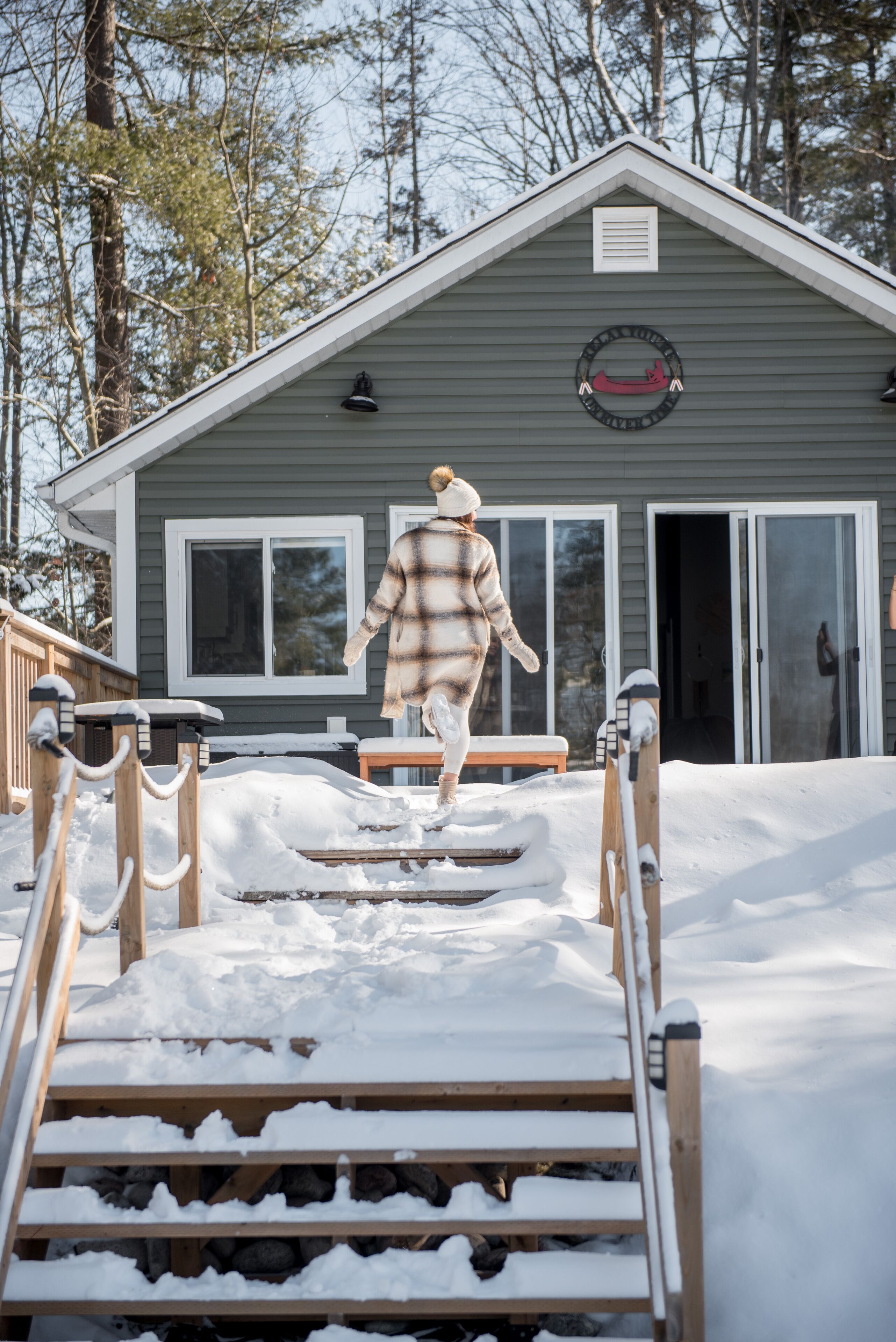 Stunning & Newly Renovated Waterfront Cottage!!