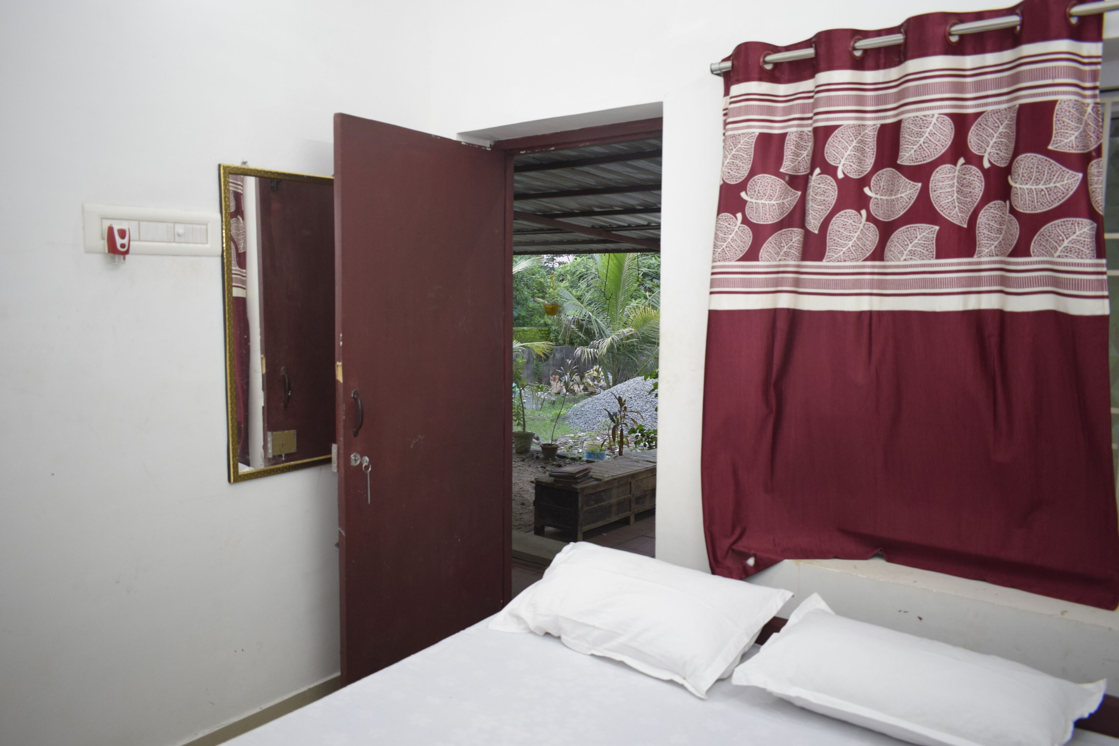 Iron/ironing board, rollaway beds, bed sheets