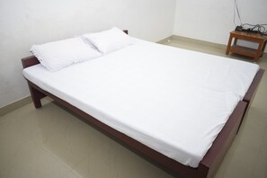Iron/ironing board, rollaway beds, bed sheets