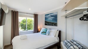 3 bedrooms, travel crib, free WiFi, bed sheets