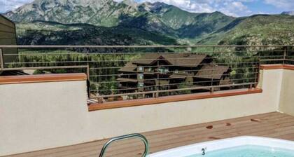 SKI-IN/OUT Charming studio condo steps to lift in the heart of Purgatory Resort!
