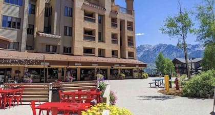 SKI-IN/OUT Charming studio condo steps to lift in the heart of Purgatory Resort!