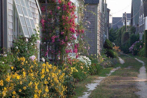 Private Beach Cottage in Historic Sconset!