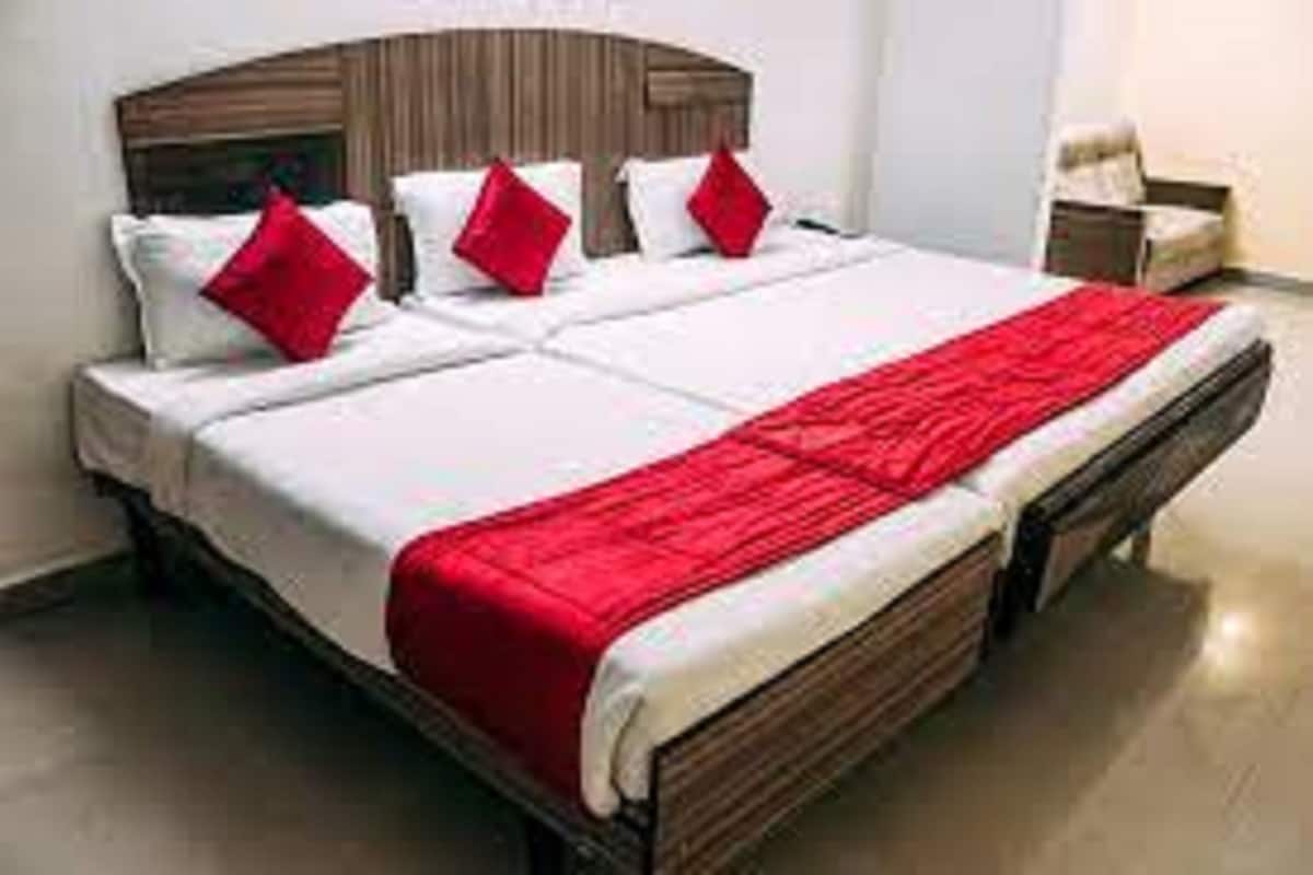 Deluxe Double Room | Hypo-allergenic bedding, iron/ironing board, free WiFi, bed sheets